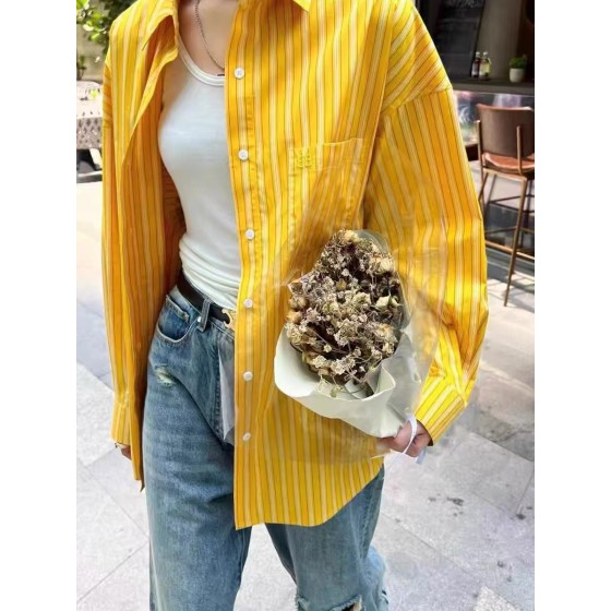 エンハイプン・ソンフンインスピレーション カジュアルな柔らかい黄色のストライプシャツ