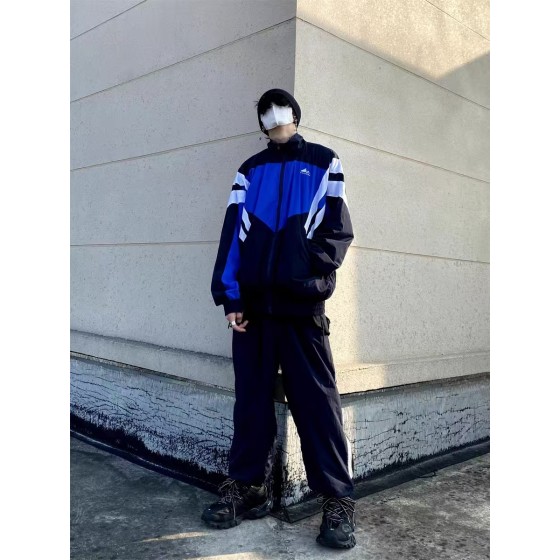 アメリカンレトロアウトドア防水ジャケット – エンハイプン・ソンフンインスピレーション