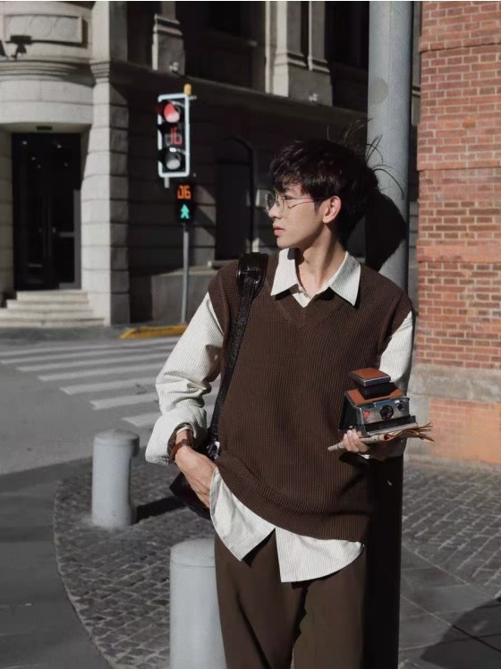 Enhypen-Jake Inspo A Brown V-neck Knitted Vest