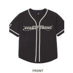 黒のvネックグラフィックトップ17の衣装