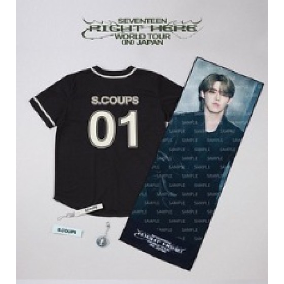 黒のvネックグラフィックトップ17の衣装