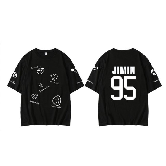 ステージ上の黒い半袖tシャツptd bts kpop衣装