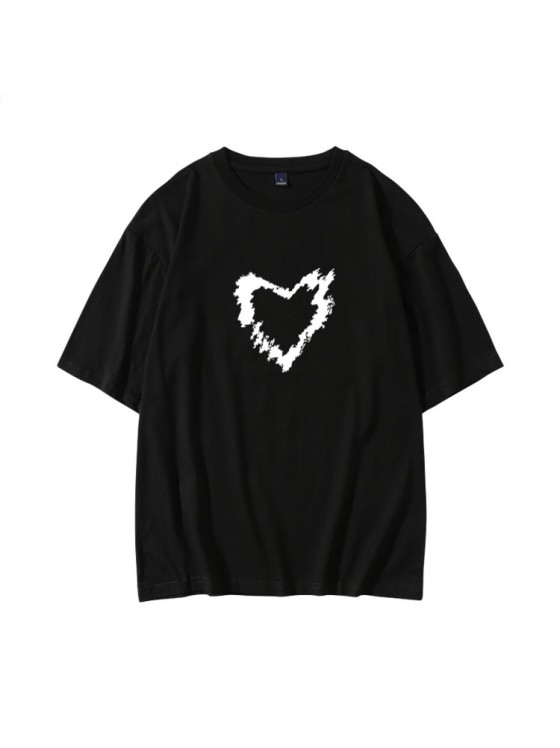 Black short-sleeve T-shirt with a heart print Stray Kids - KPOP Inspo Outfits
