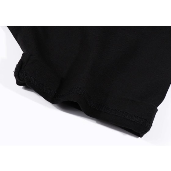 ブラックのハートプリント入り半袖tシャツstray kids—kpop inspoの衣装