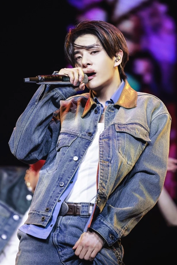 エンハイプン - ジェイクにインスパイアされたカラーブロックラペルデニムジャケット